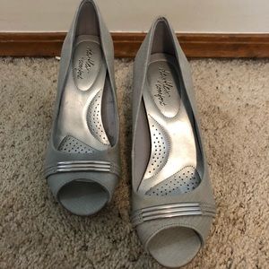 NEVER WORN gray peep toe heels